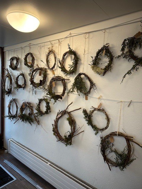 Listaverk nemenda prýða skólann okkar