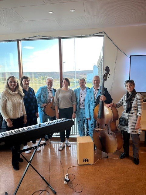 Ilona ásamt kollegum og Húsbandi Þingeyjarskóla