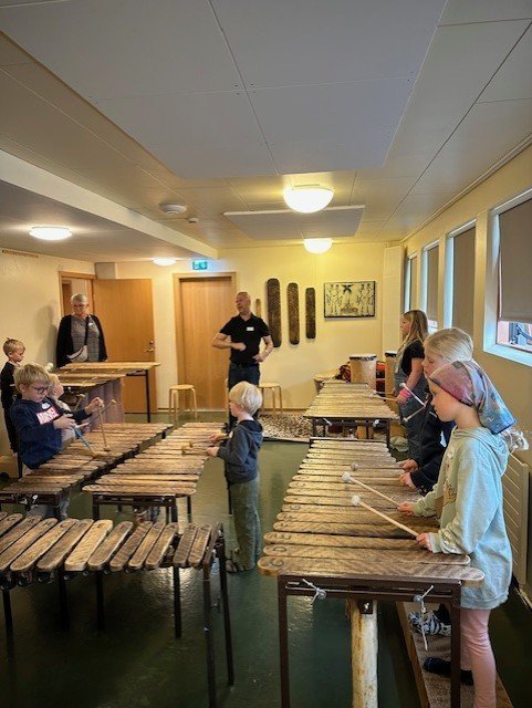 Nemendur í marimbastöð