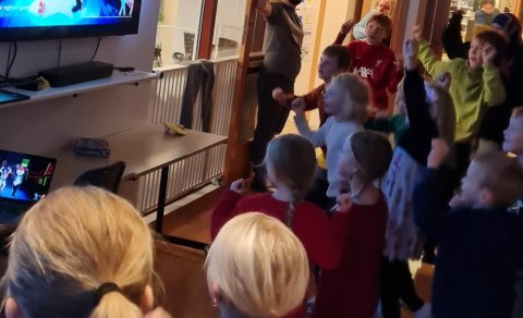 Danspartí í boði yngsta stigs