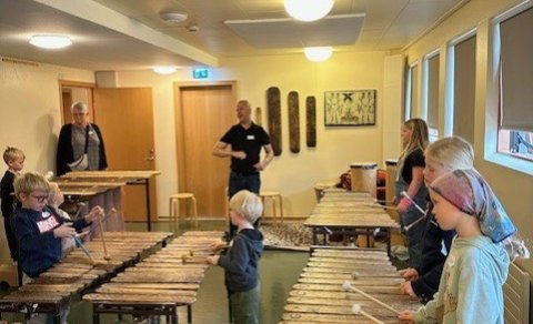 Nemendur í marimbastöð